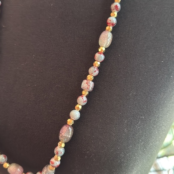 Chic Multicolor Beaded Necklace with Gold Accents - Picture 3 of 4